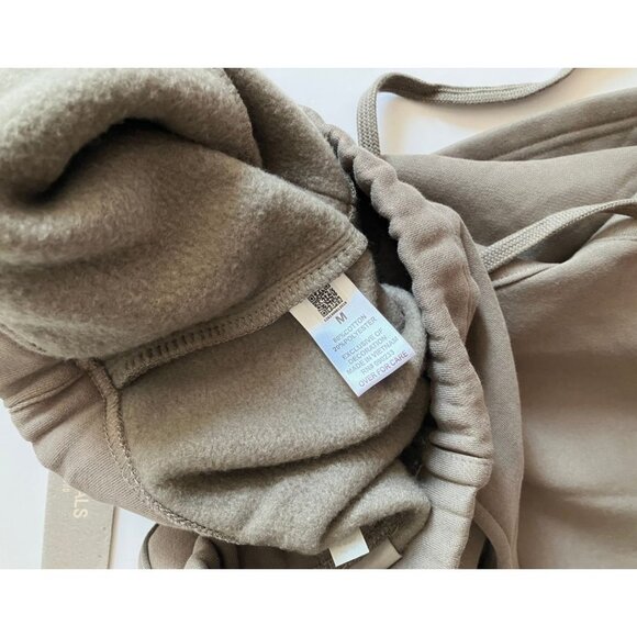 Fear of God Essentials Sweatshort Taupe Size Medium - Picture 6 of 6